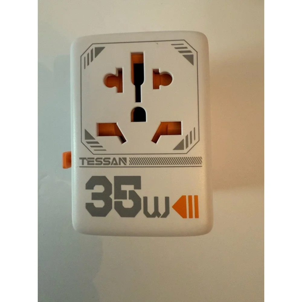 TESSAN Universal Travel Adapter, White - New In Box M/N:TS -WTA02